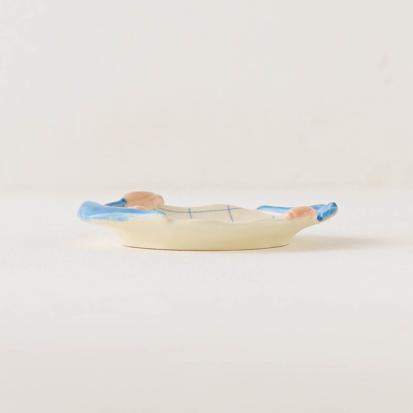 Tulip small plate A | Oya Sairi