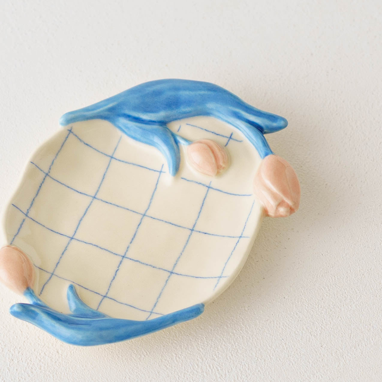 Tulip small plate A | Oya Sairi