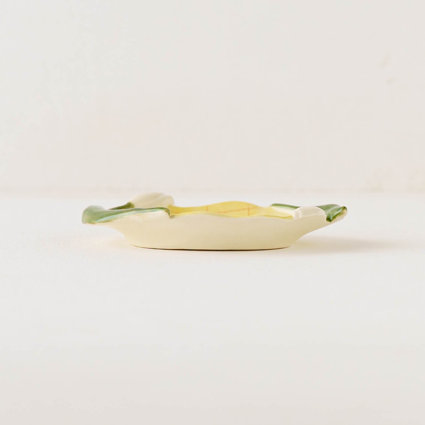Tulip small plate B | Oya Sairi