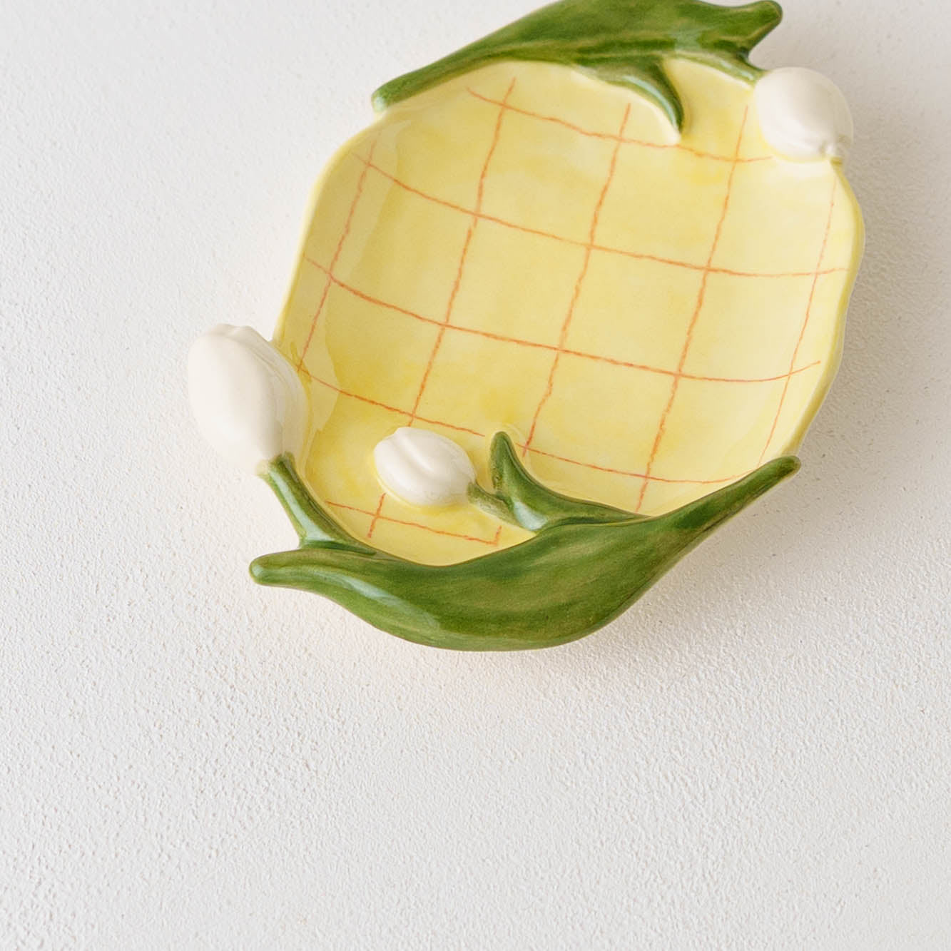 Tulip small plate B | Oya Sairi
