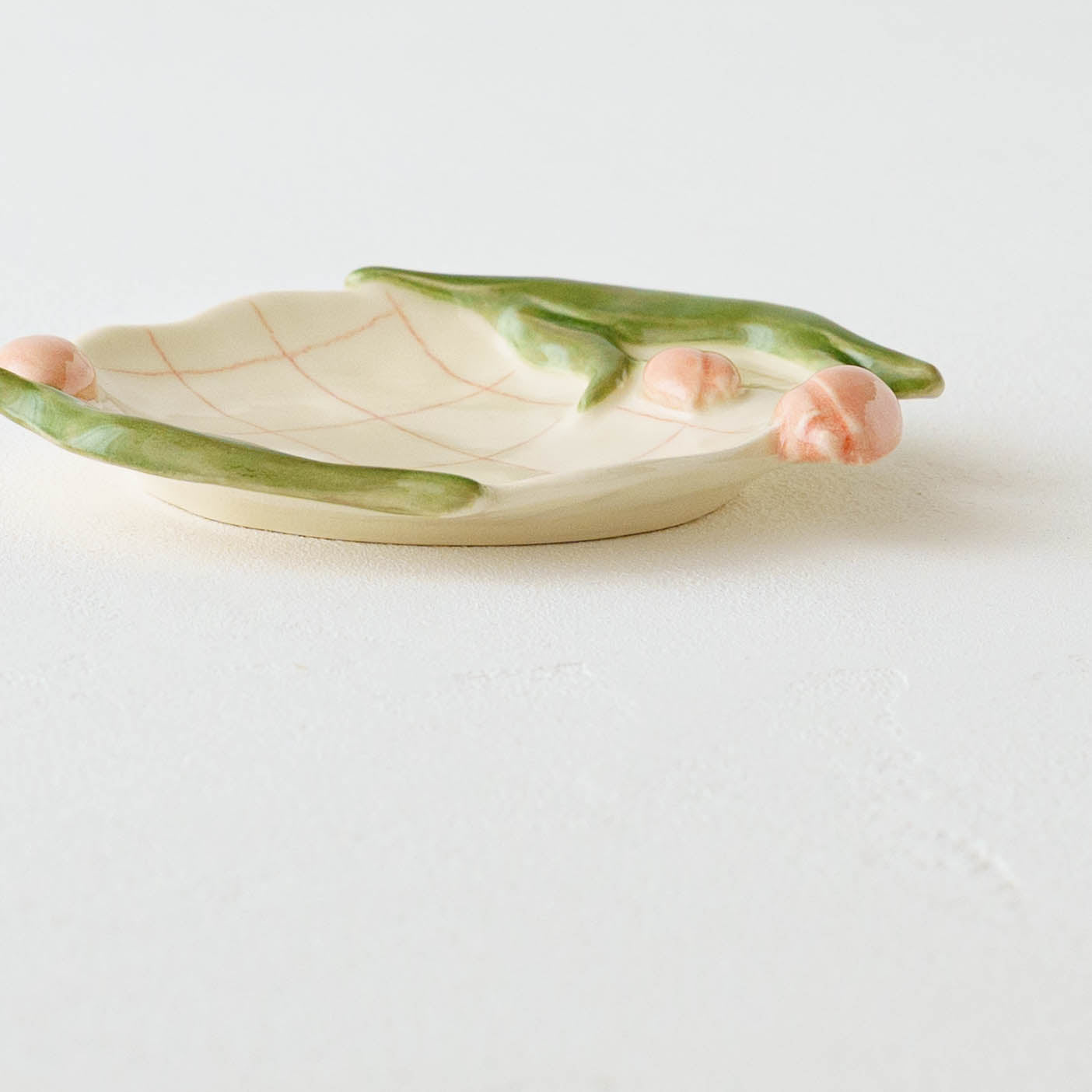 Tulip small plate F | Oya Sairi