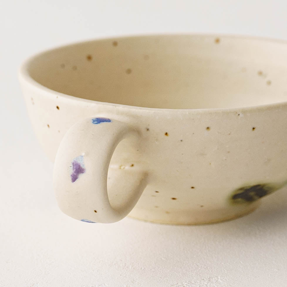 Flower soup mug white B | Yukiko Nagahama (Yabukarabou)