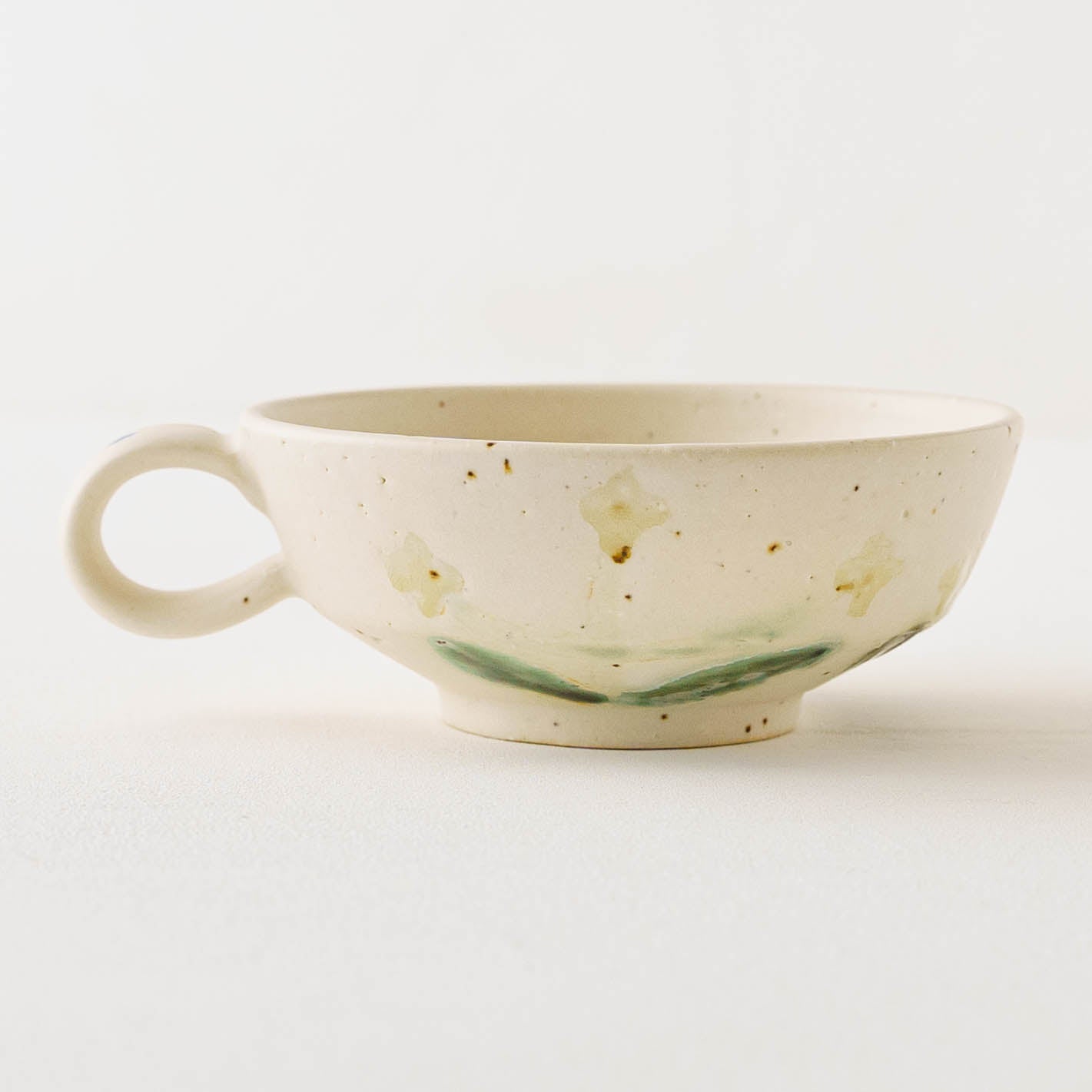 Flower soup mug white A | Yukiko Nagahama (Yabukarabou)