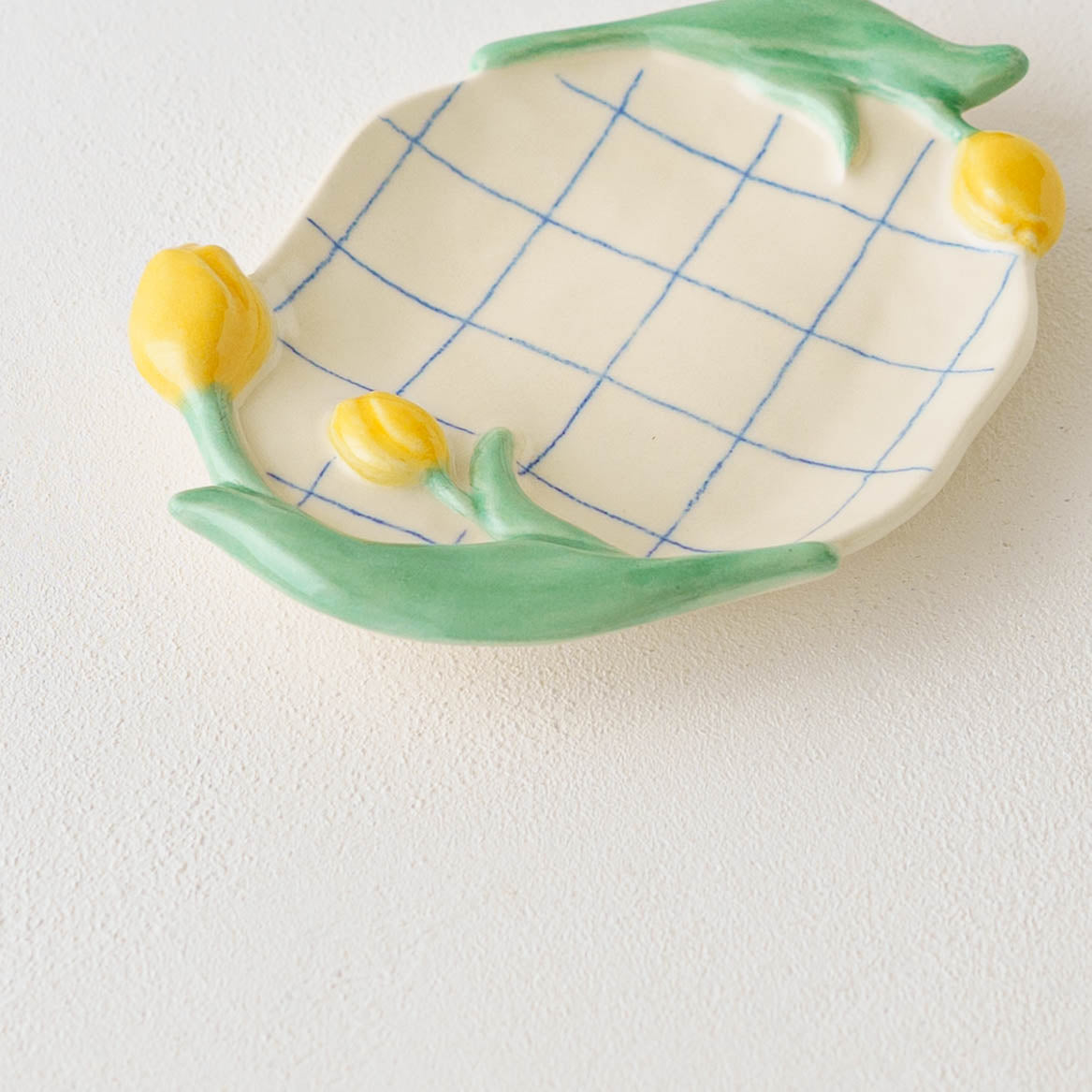 Tulip small plate H | Oya Sairi