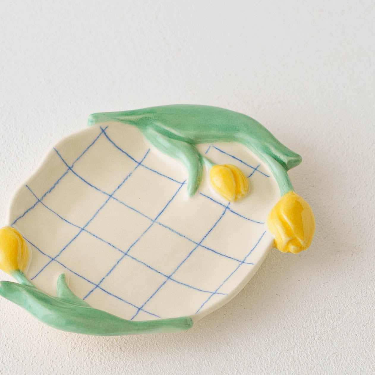 Tulip small plate H | Oya Sairi