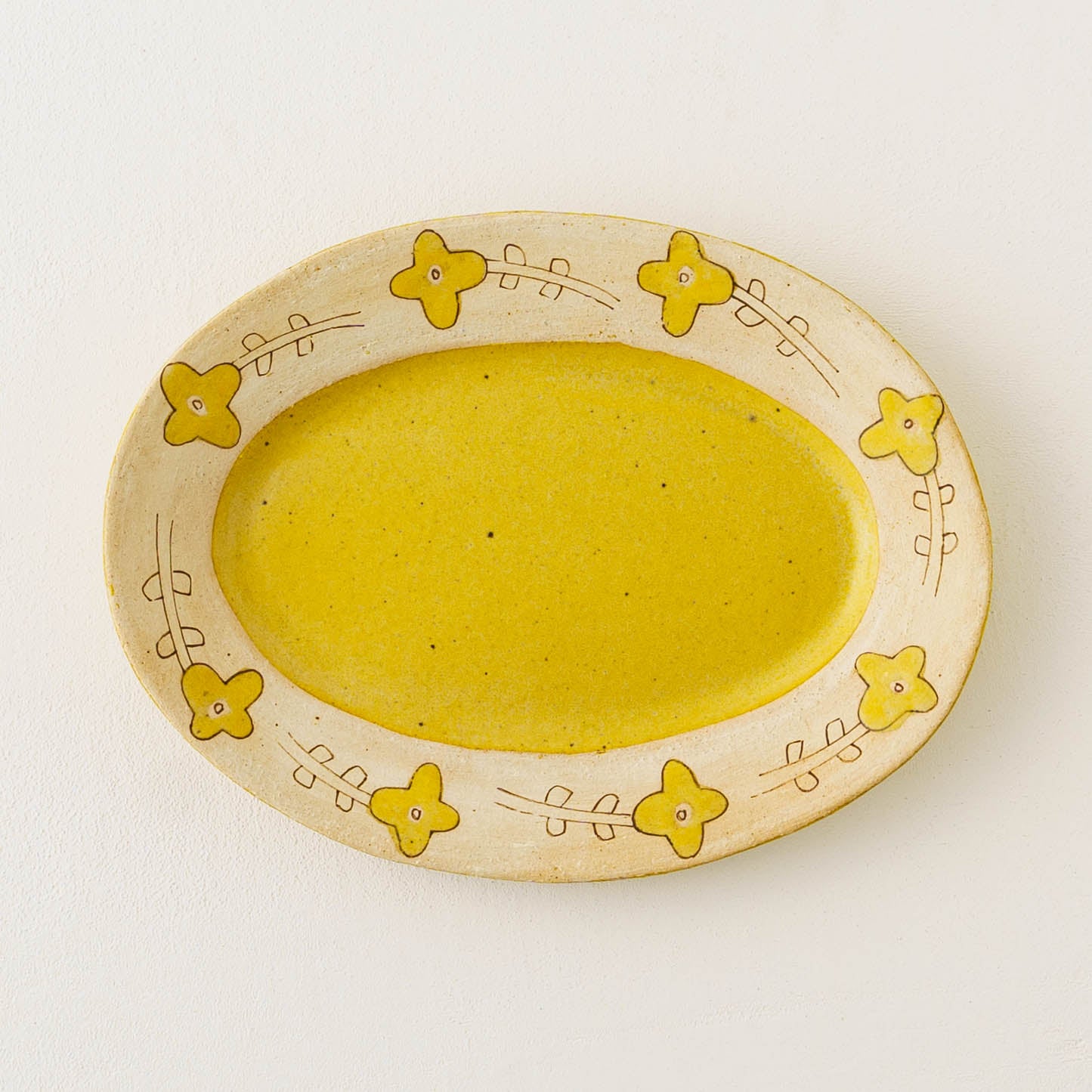 Oval plate yellow flower M | Asako Okamura