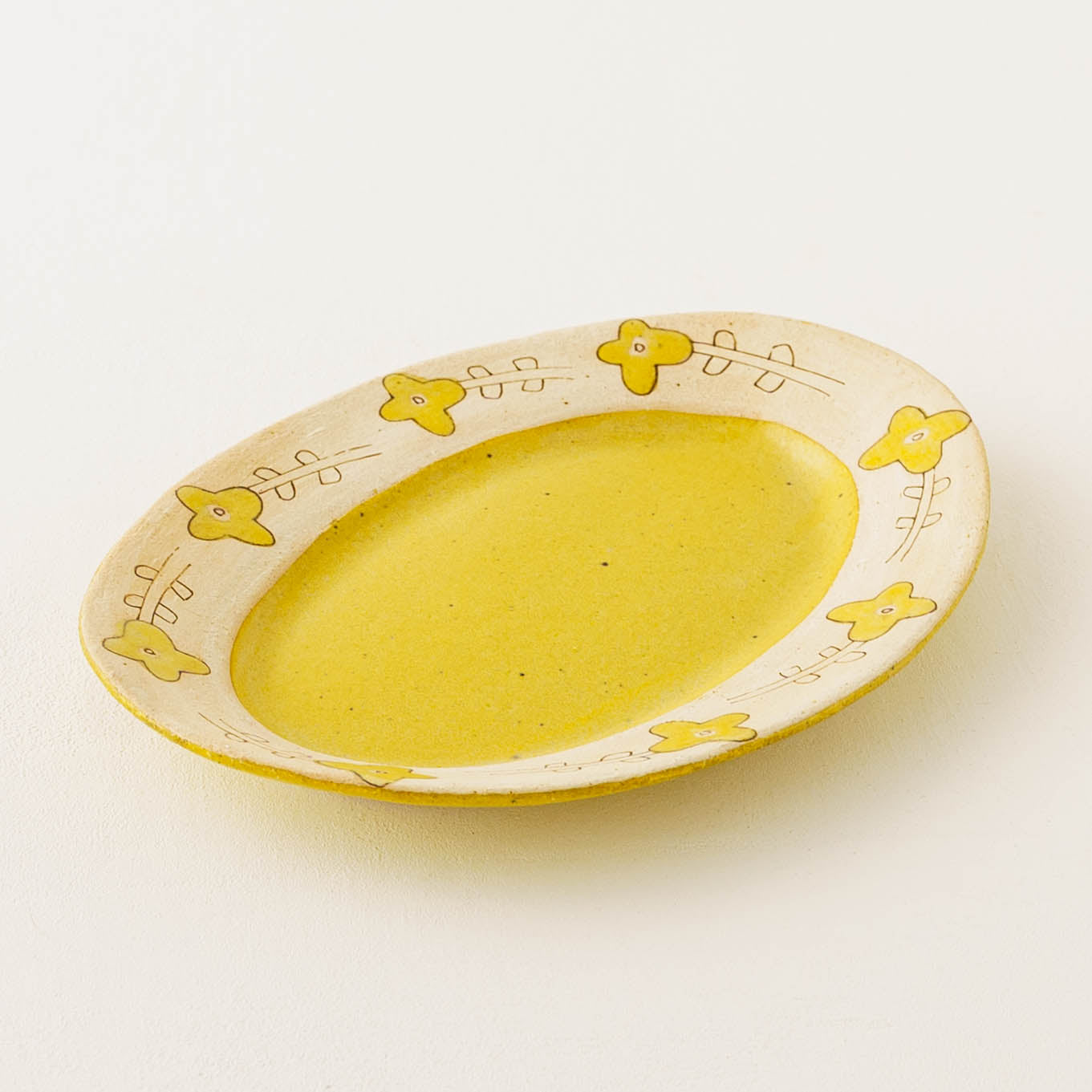 Oval plate yellow flower M | Asako Okamura