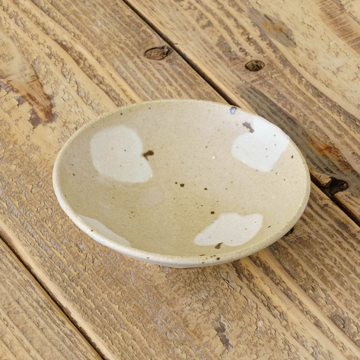 薄平鉢　りんご　ライトブラウン x ライトブルー｜原田晴子