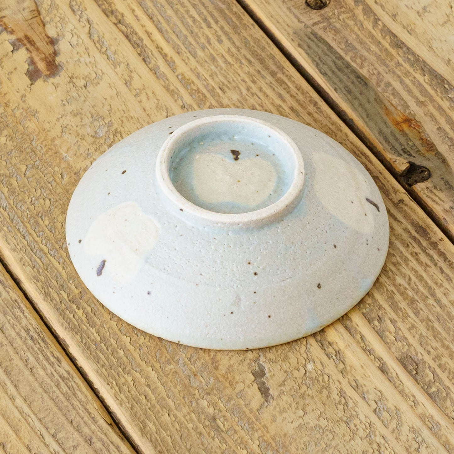 薄平鉢　りんご　ライトブラウン x ライトブルー｜原田晴子