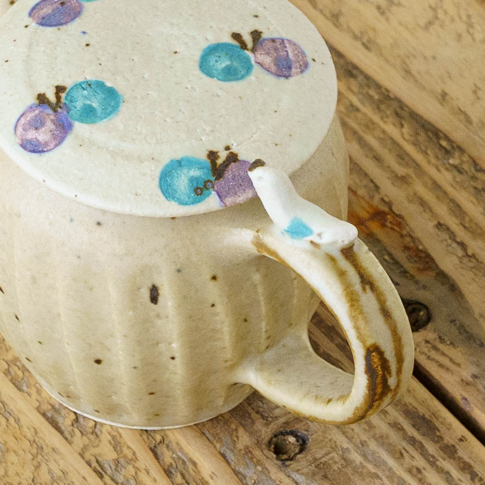 ポット　とり x ちょうちょ　ライトブラウン x オフホワイト｜原田晴子