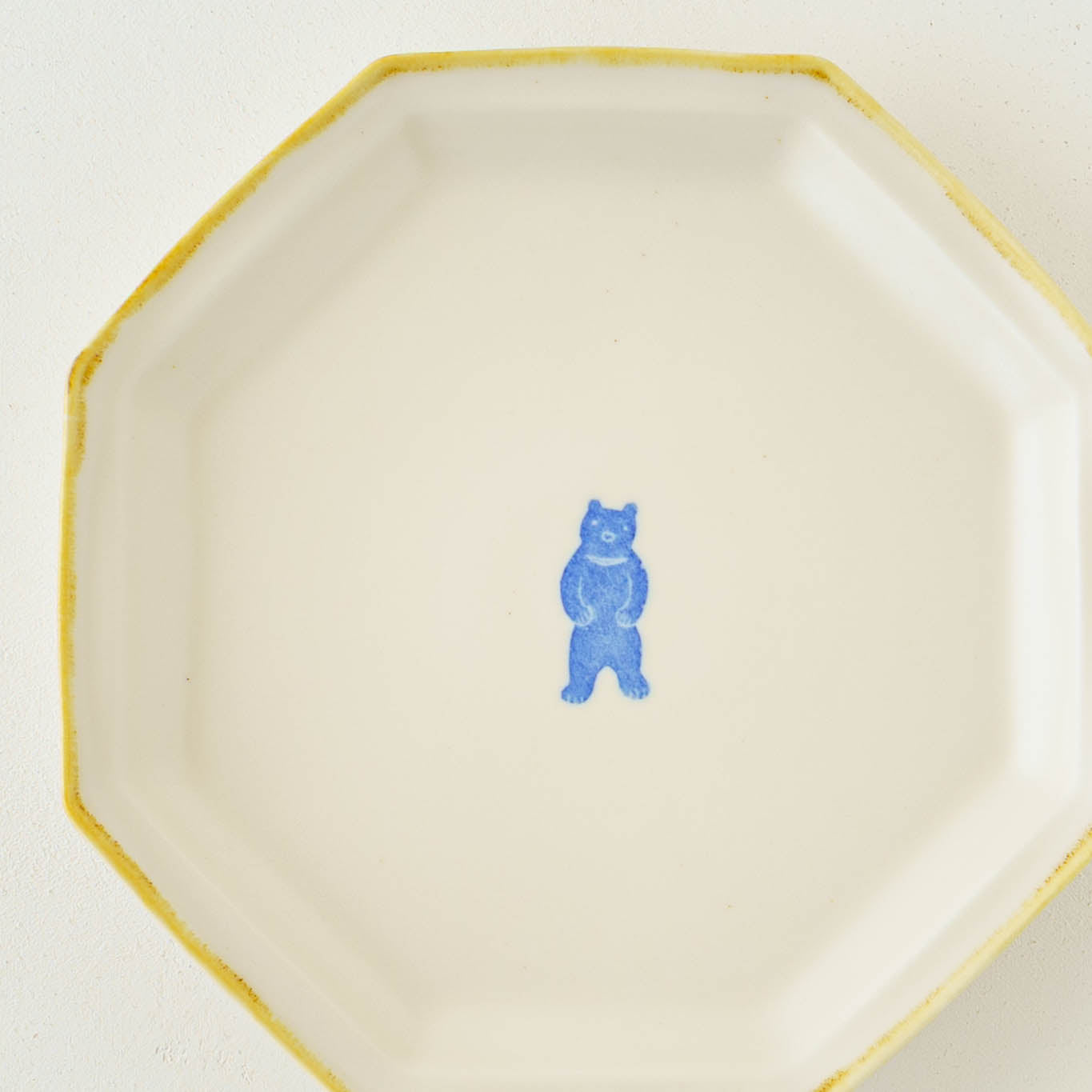 Large octagonal plate, bear design | Toshiyuki Haramura