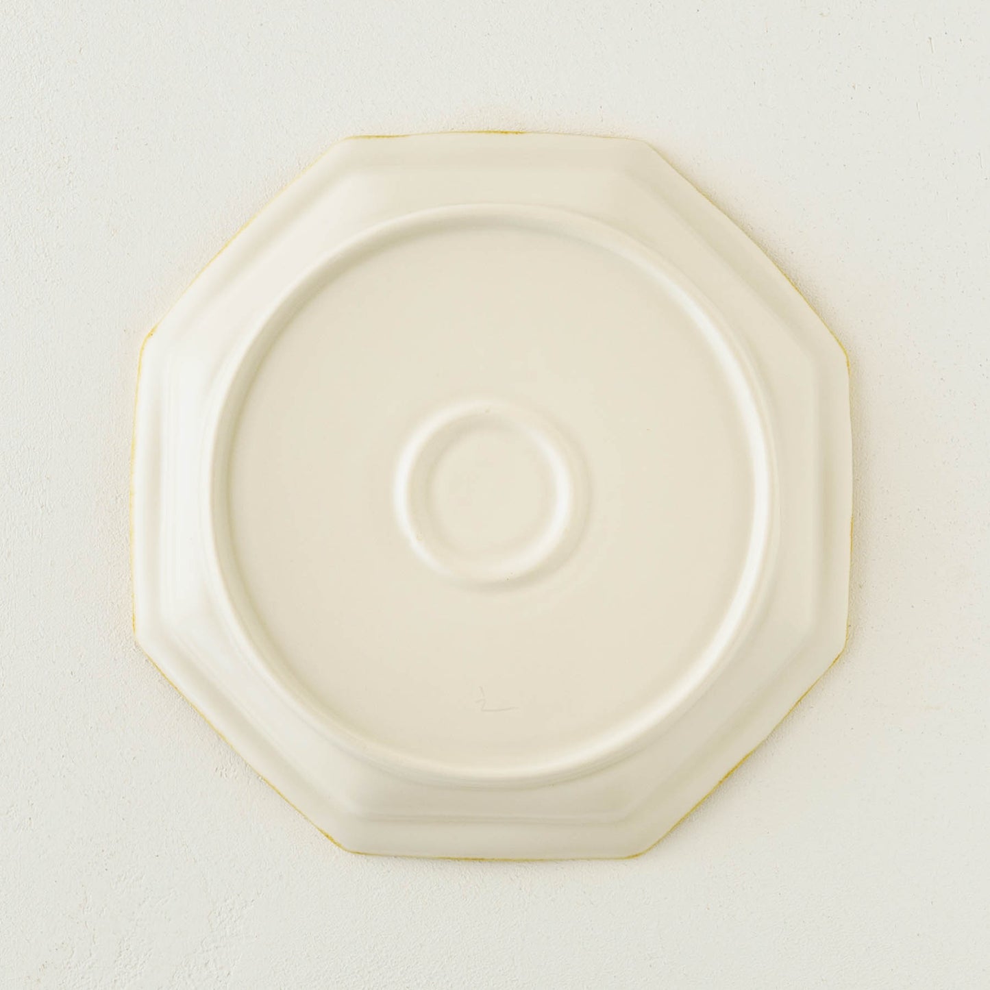 Large octagonal plate, bear design | Toshiyuki Haramura