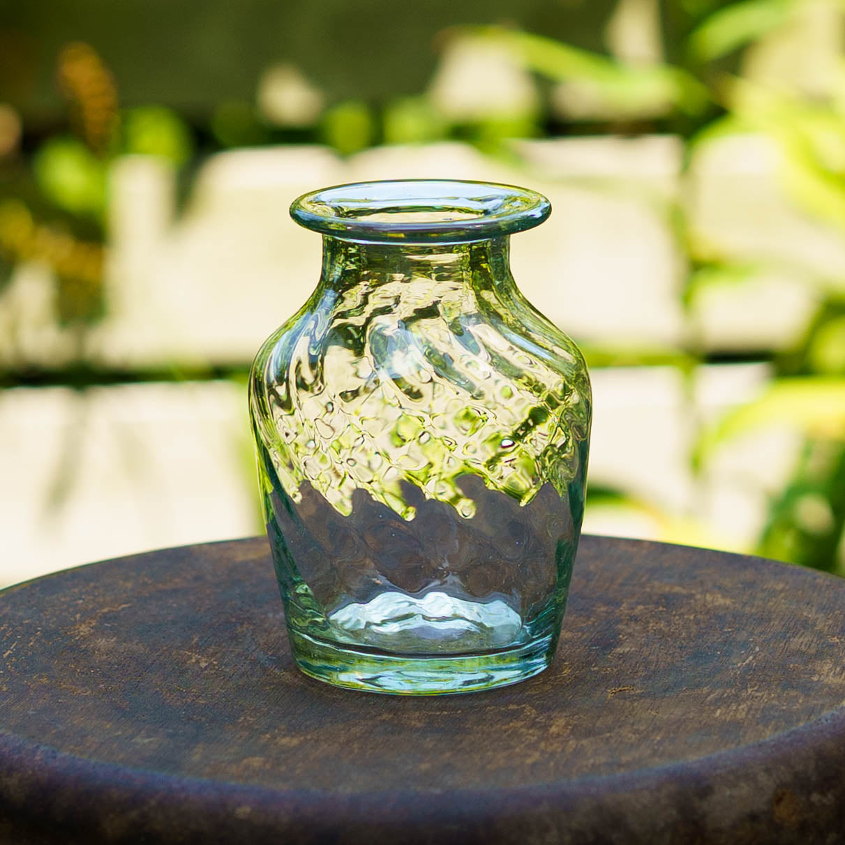 ガラス作家 ニジノハ 平岩愛子 壺型花瓶 小 白｜窯元、作家ものの