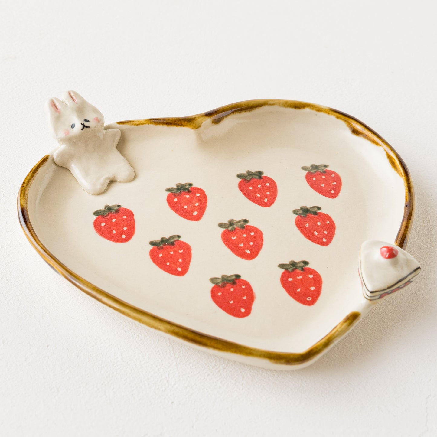 Rabbit x Strawberry Heart Plate｜Kei Kajita