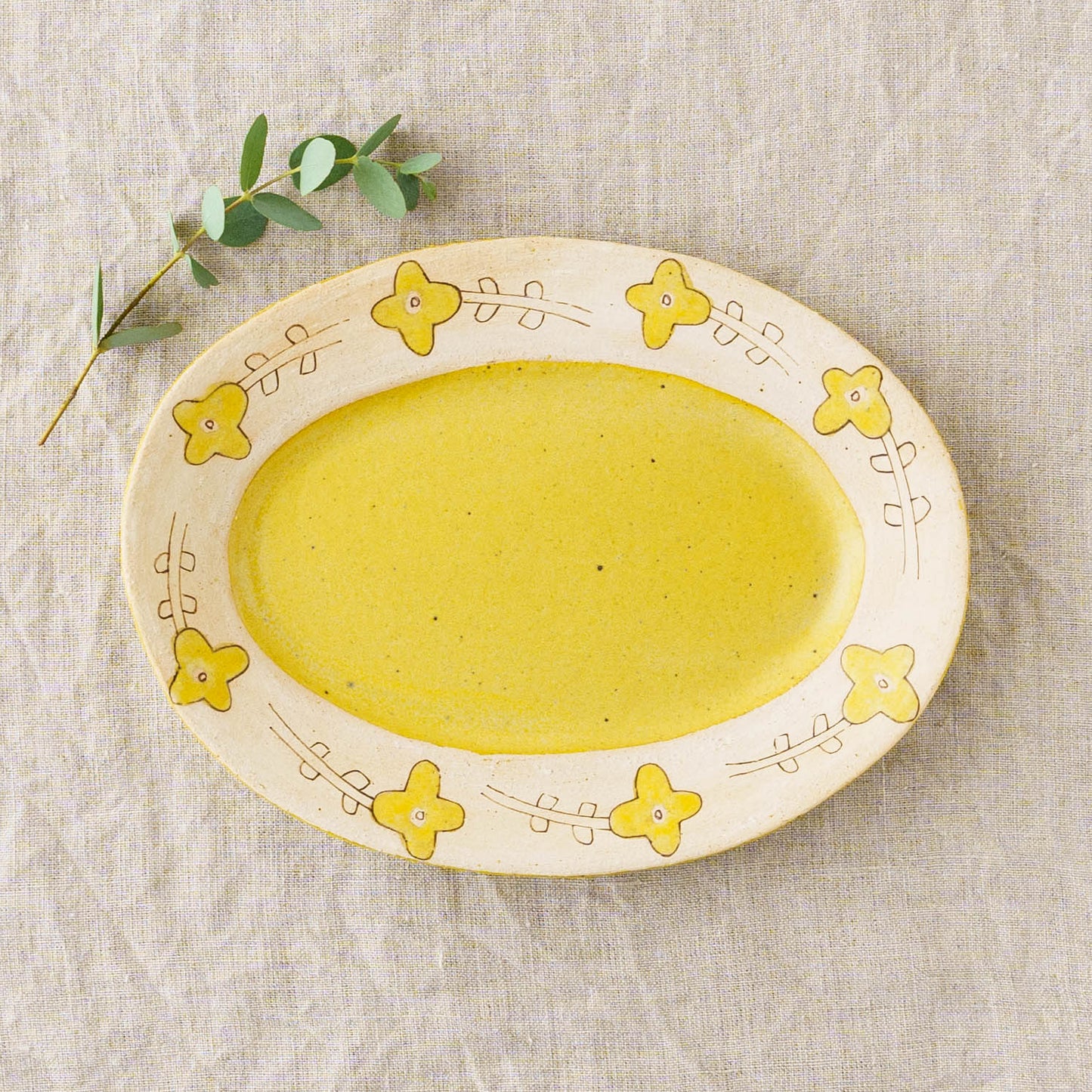 Oval plate yellow flower M | Asako Okamura