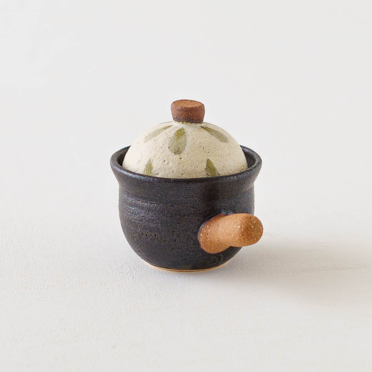 土鍋箸置き　しずく模様　白 x モスグリーン x 錆色｜池本直子