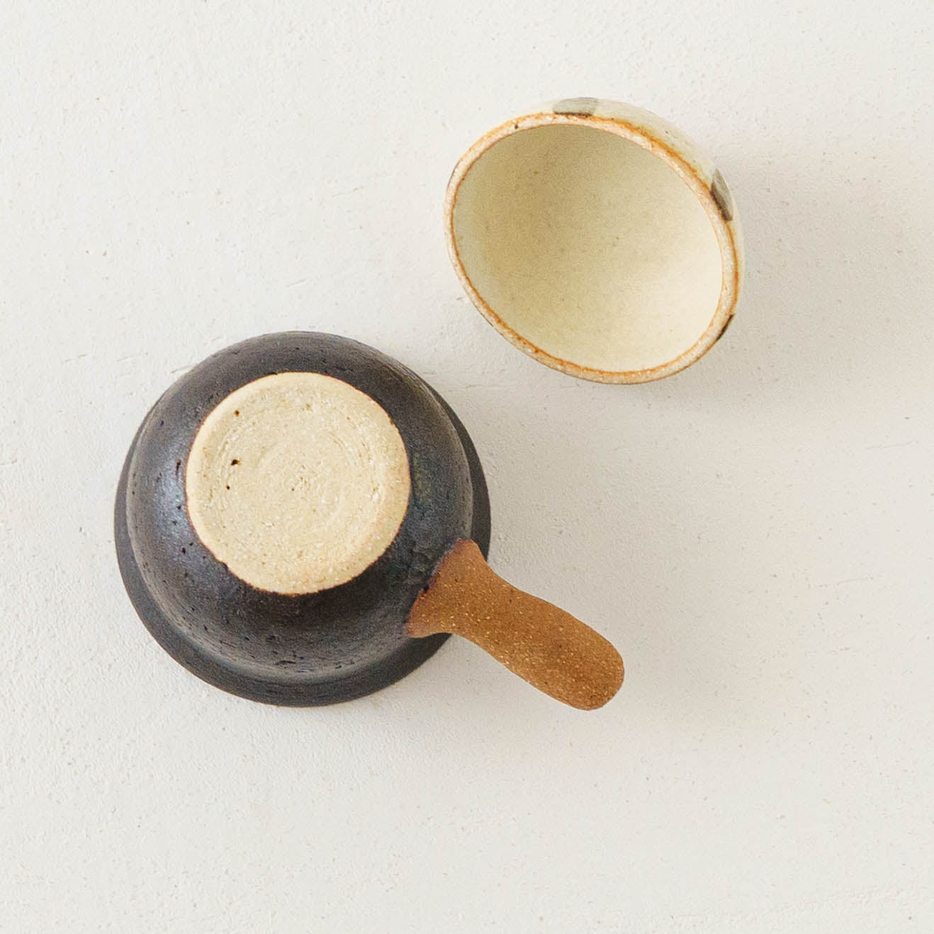 土鍋箸置き　しずく模様　白 x モスグリーン x 錆色｜池本直子