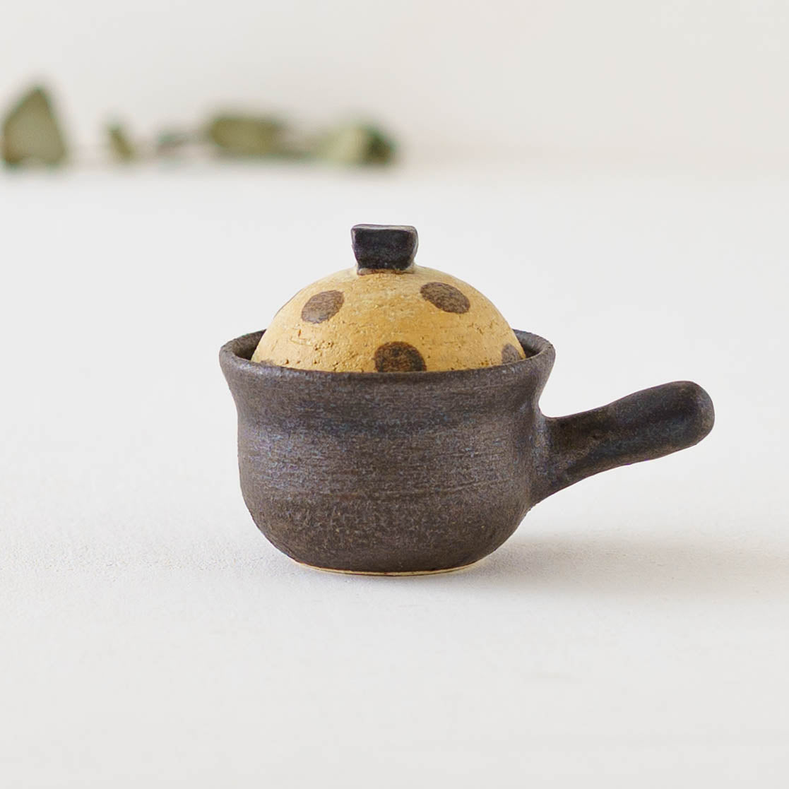 土鍋箸置き　ドット模様　薄茶 x こげ茶 x 錆色｜池本直子