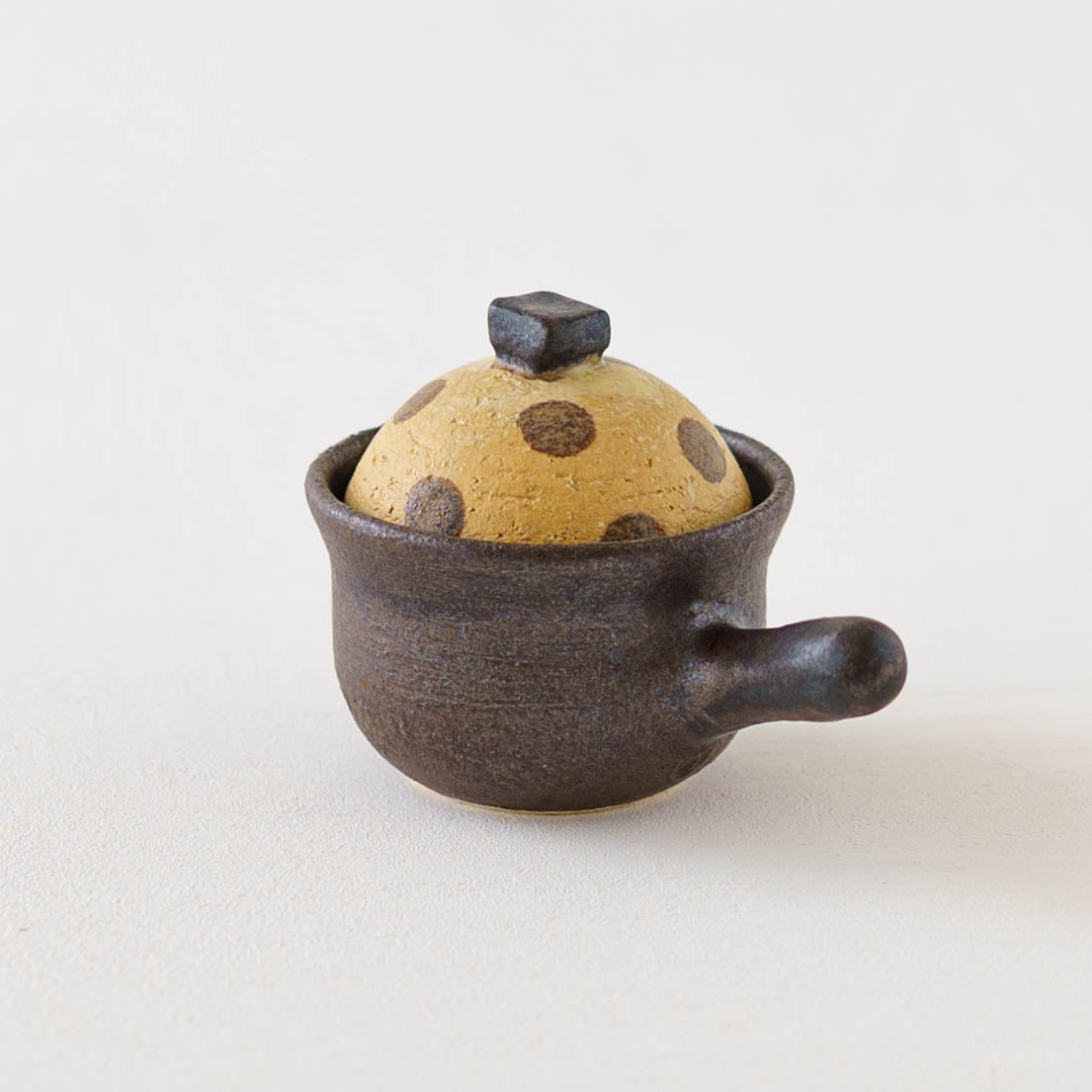 土鍋箸置き　ドット模様　薄茶 x こげ茶 x 錆色｜池本直子