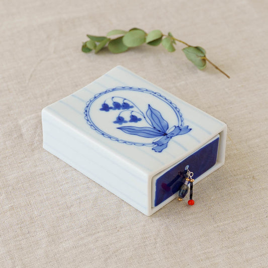 すずらんの小引き出し｜染付窯屋　眞窯