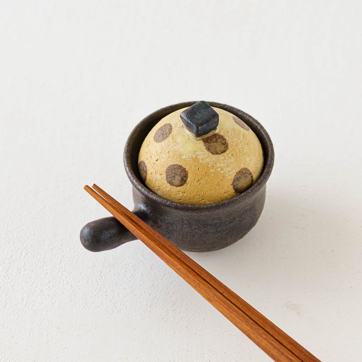 土鍋箸置き　ドット模様　薄茶 x こげ茶 x 錆色｜池本直子