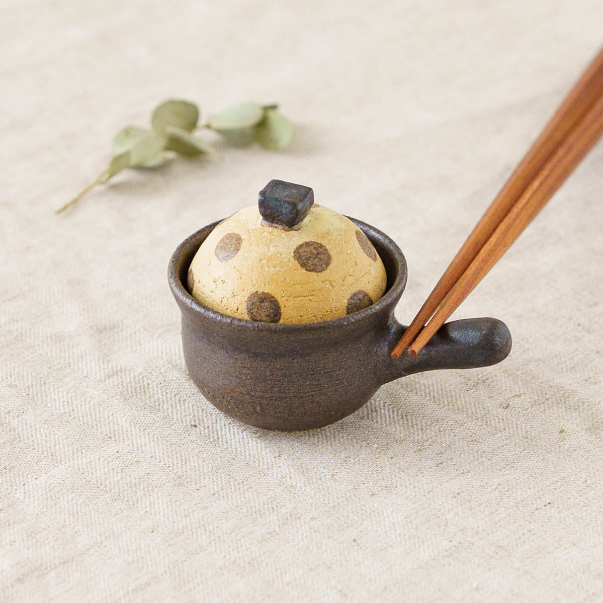 土鍋箸置き　ドット模様　薄茶 x こげ茶 x 錆色｜池本直子