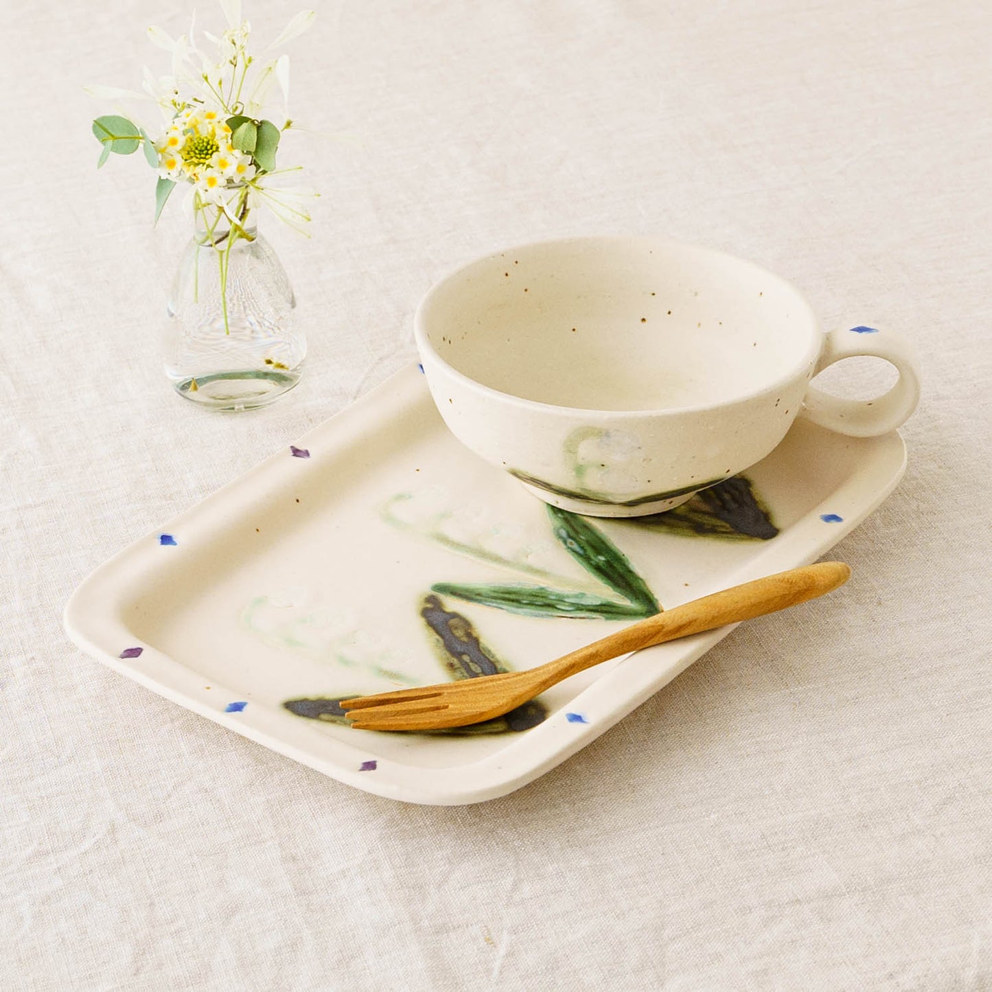 Flower soup mug white B | Yukiko Nagahama (Yabukarabou)