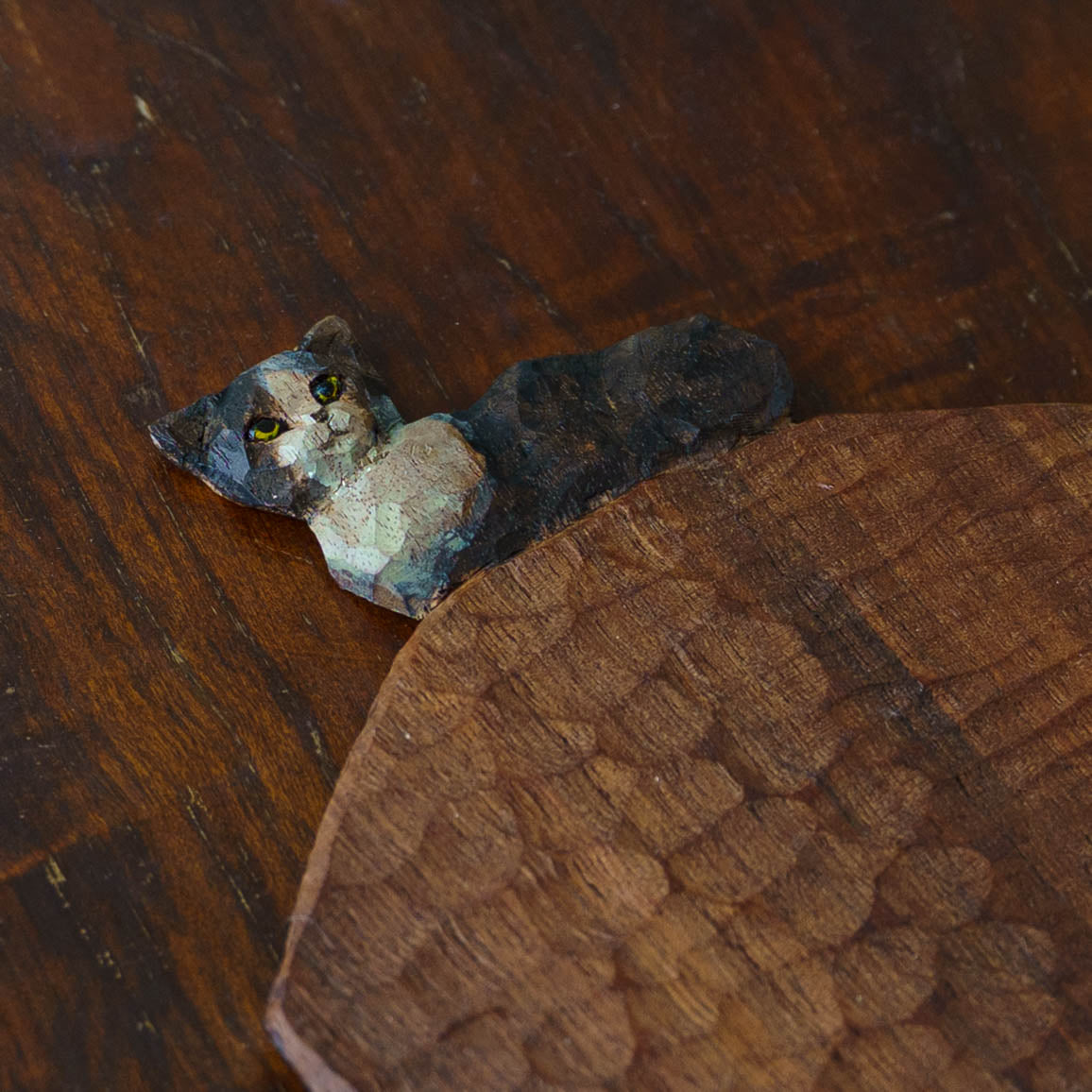 木彫りプレート　D｜クロミヤアイ