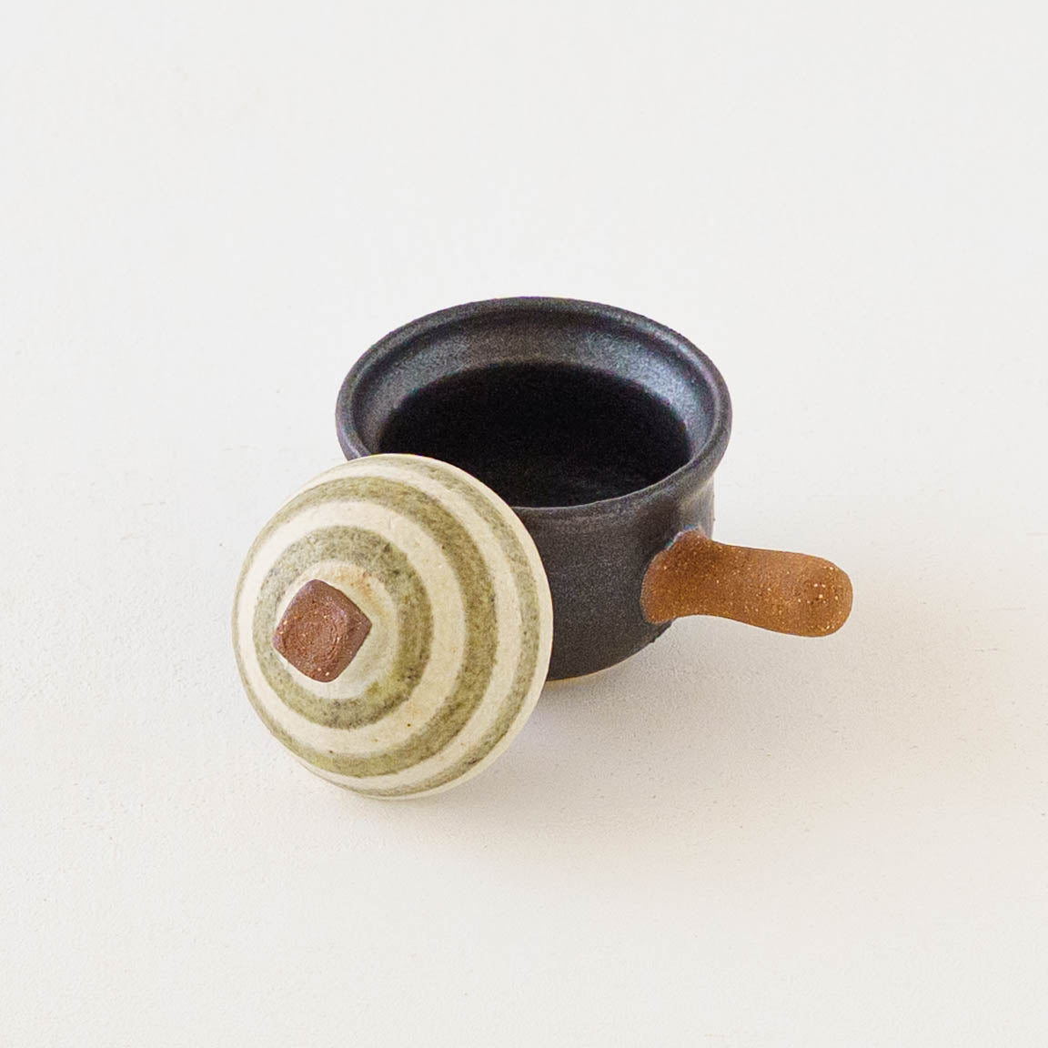 Clay pot chopstick rest spiral | Naoko Ikemoto
