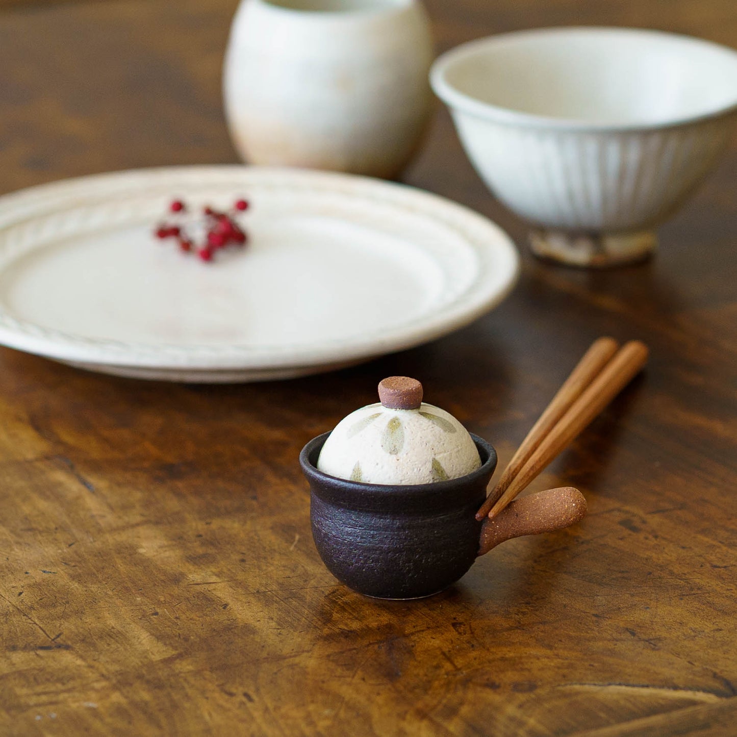 土鍋箸置き　しずく模様　白 x モスグリーン x 錆色｜池本直子