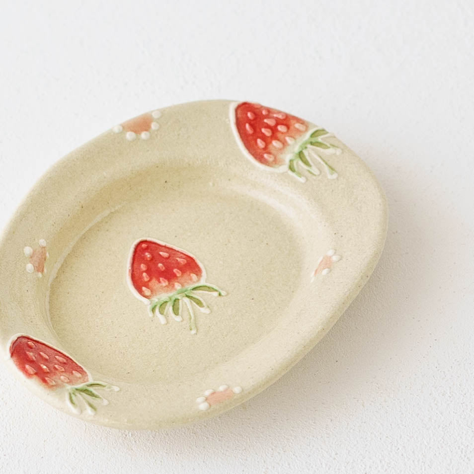 陶芸作家 中村佳菜子 リムあり オーバル豆皿 苺ドット｜窯元、作家