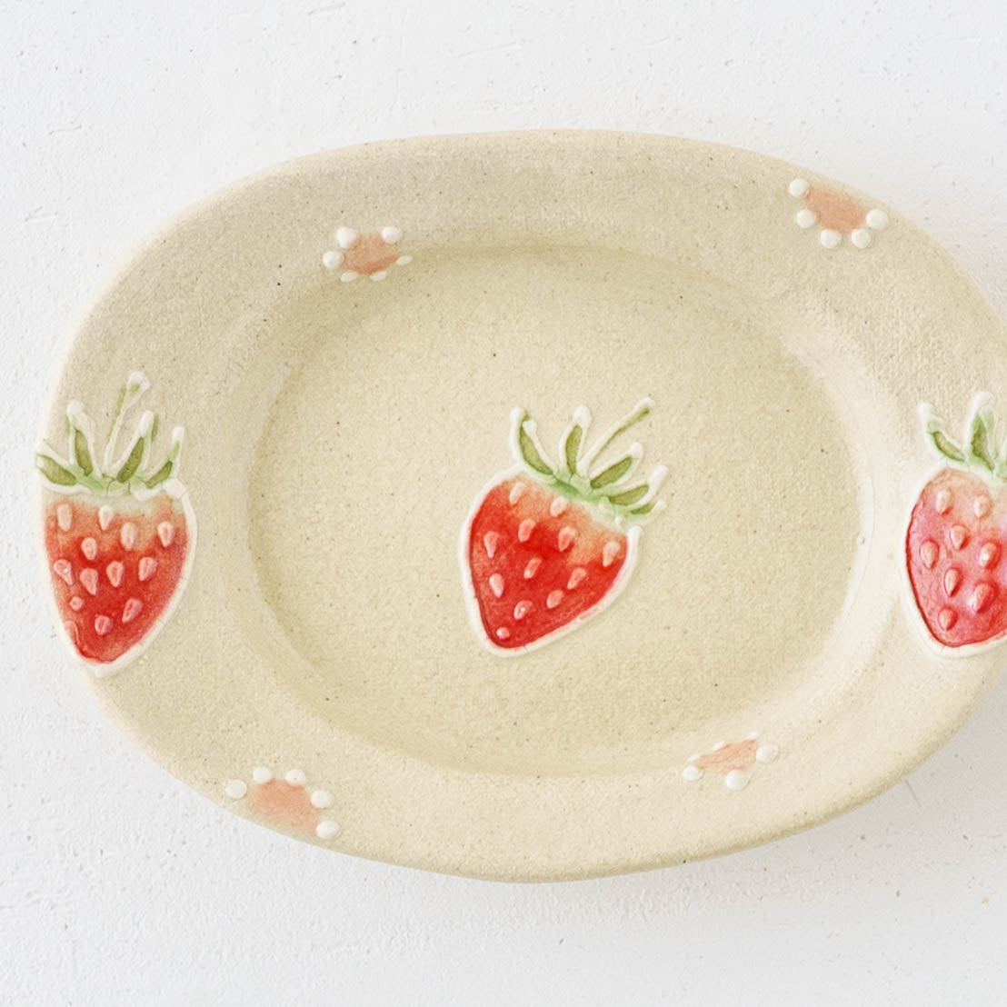 陶芸作家 中村佳菜子 リムあり オーバル豆皿 苺ドット｜窯元、作家