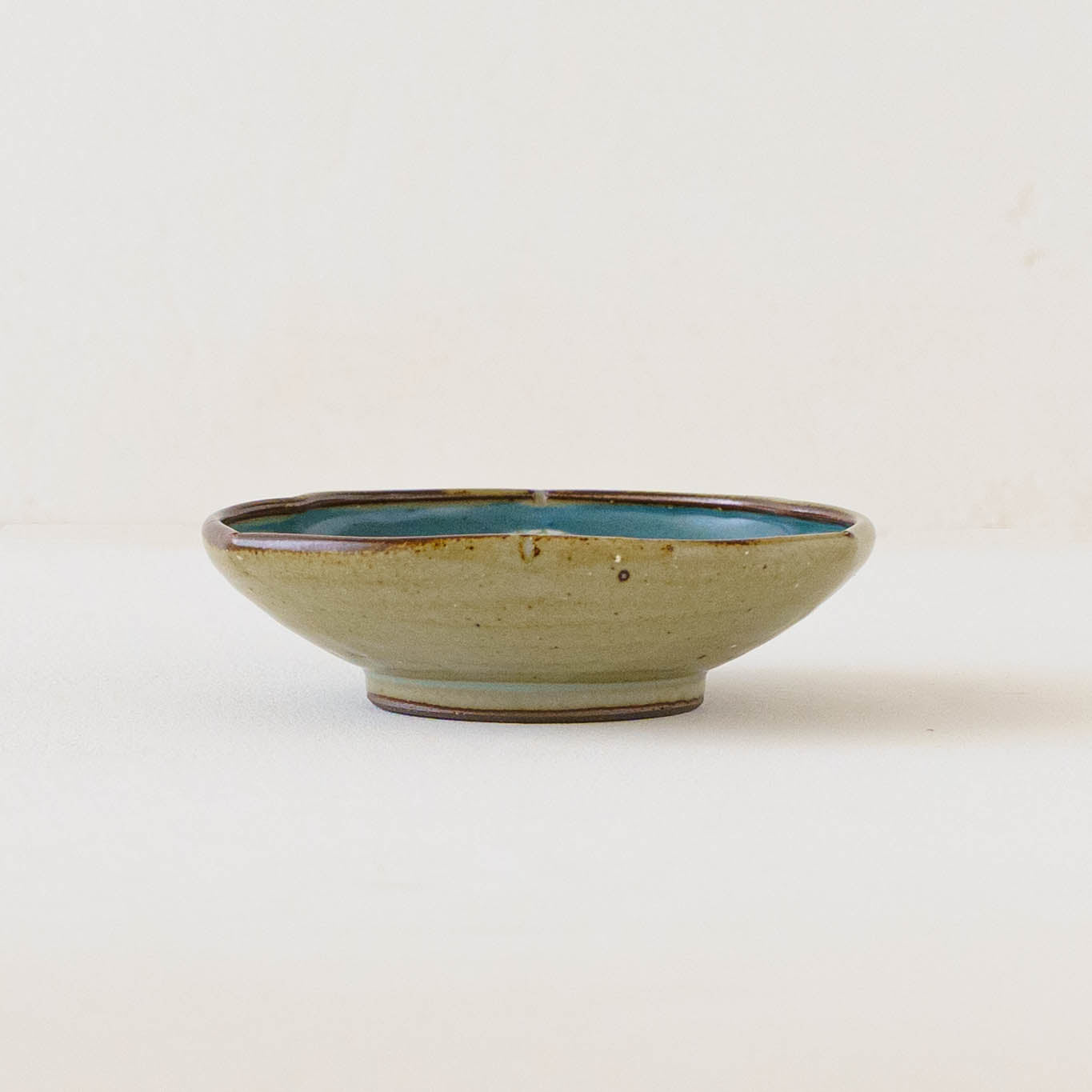 4寸玉縁輪花皿　くま｜皐月窯