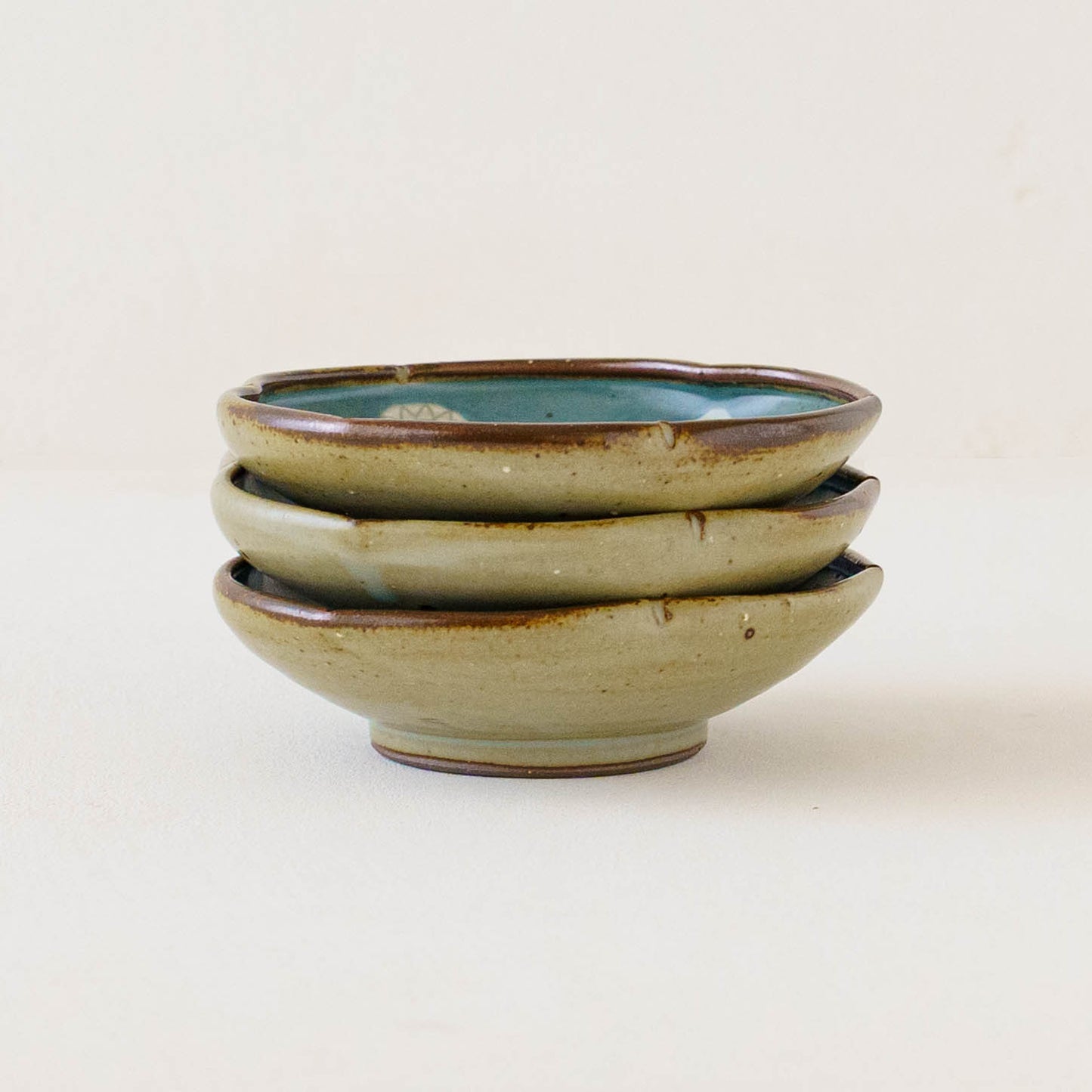 4寸玉縁輪花皿　くま｜皐月窯