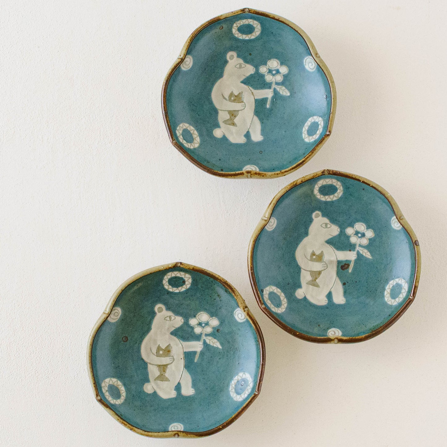 4寸玉縁輪花皿　くま｜皐月窯