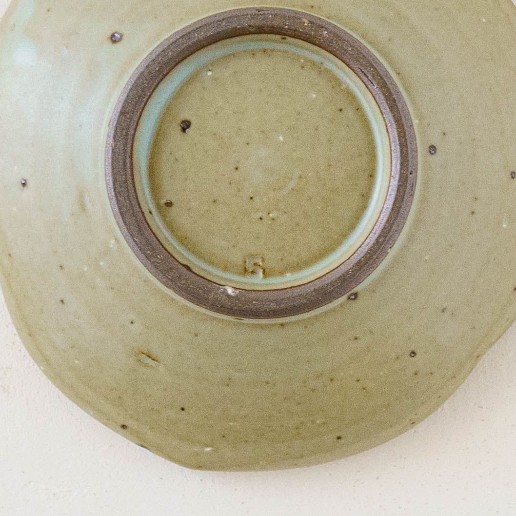 4寸玉縁輪花皿　うさぎ｜皐月窯