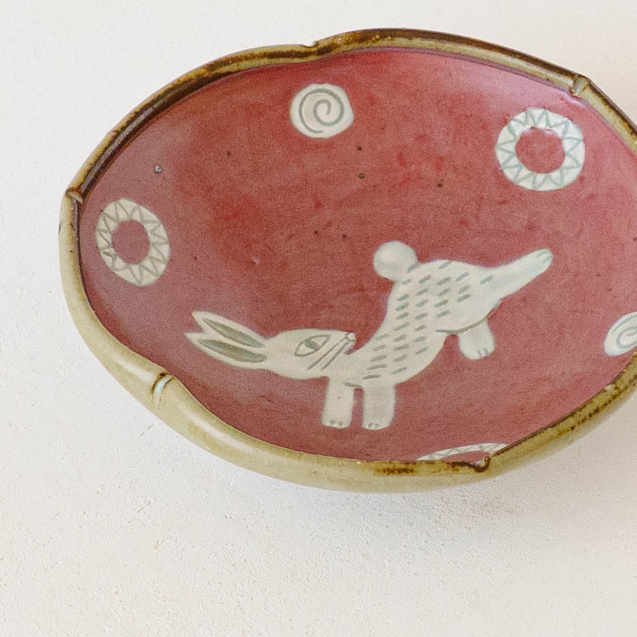 4寸玉縁輪花皿　うさぎ｜皐月窯