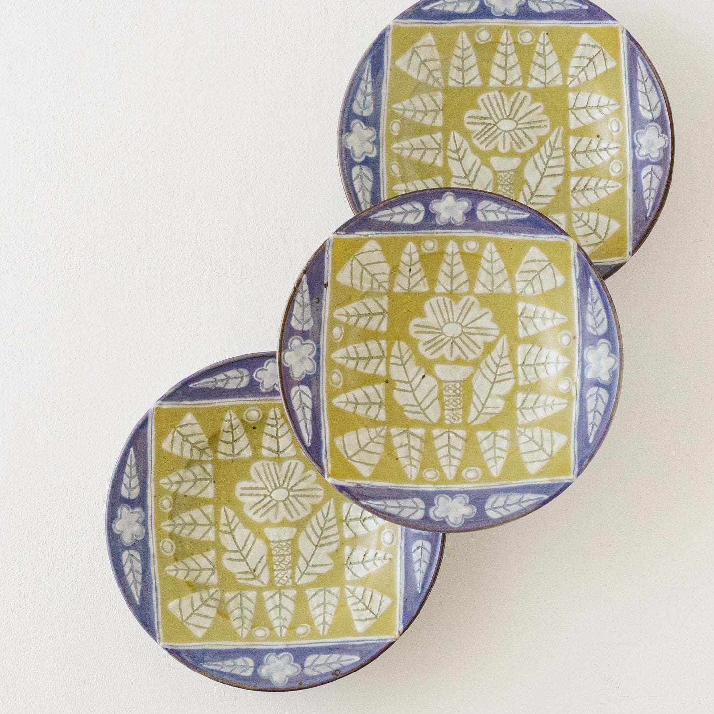 5.5寸縁付皿　紫黄花｜皐月窯