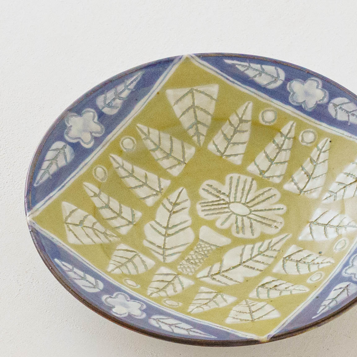 5.5寸縁付皿　紫黄花｜皐月窯