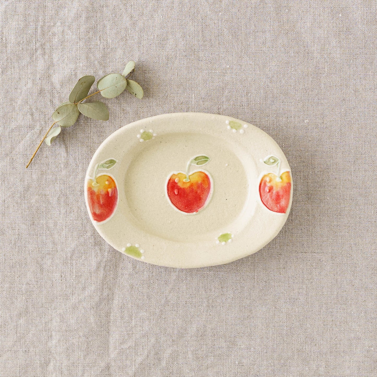 リムあり　オーバル豆皿　アップルドット｜中村佳菜子