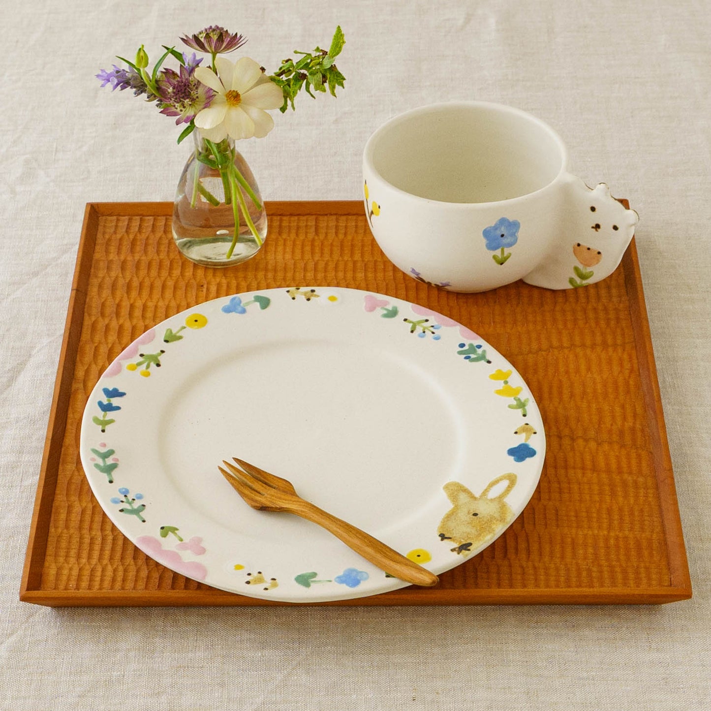 丸皿　大　うさぎと花｜大田亜樹