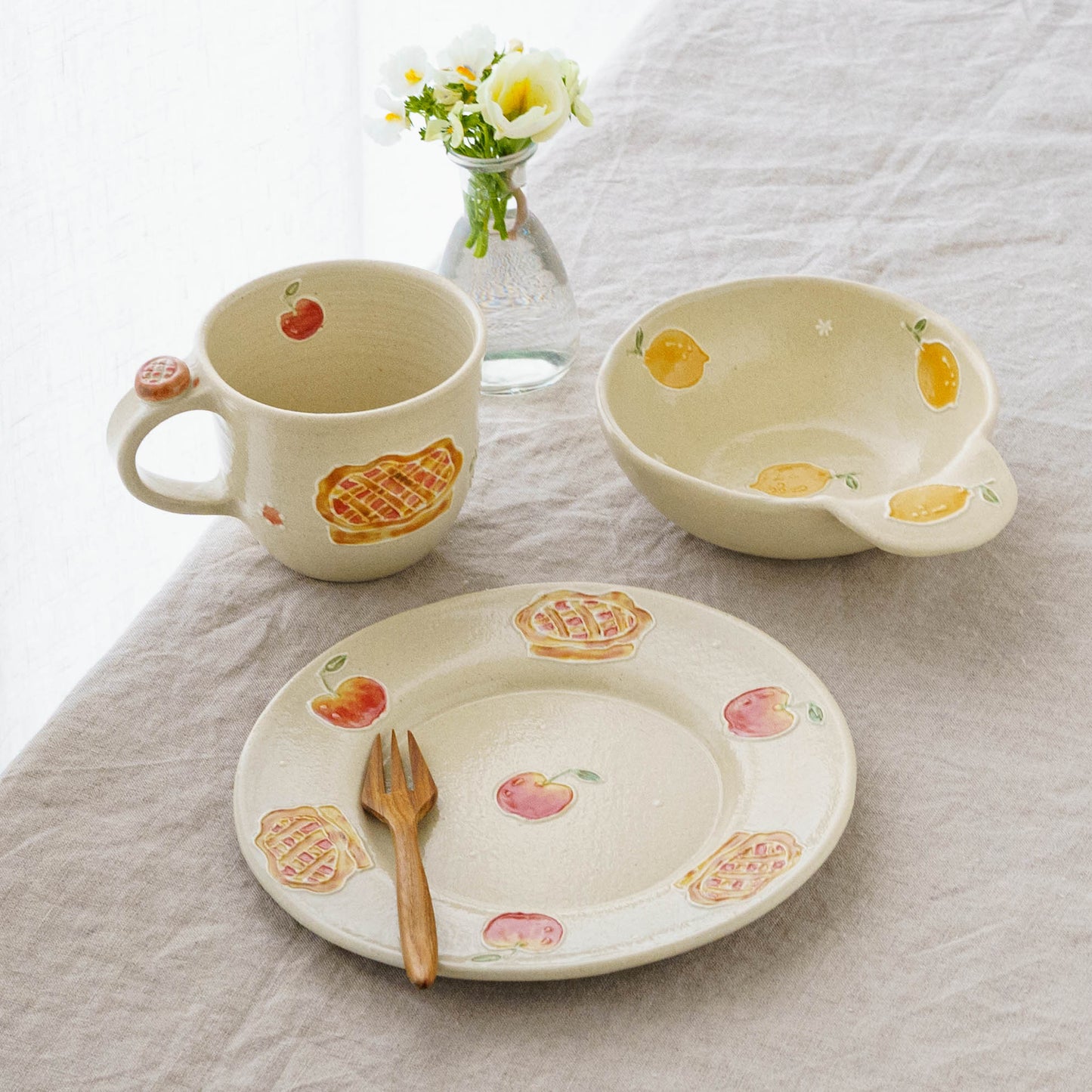 リムあり　丸皿M幅W　アップルパイ｜中村佳菜子