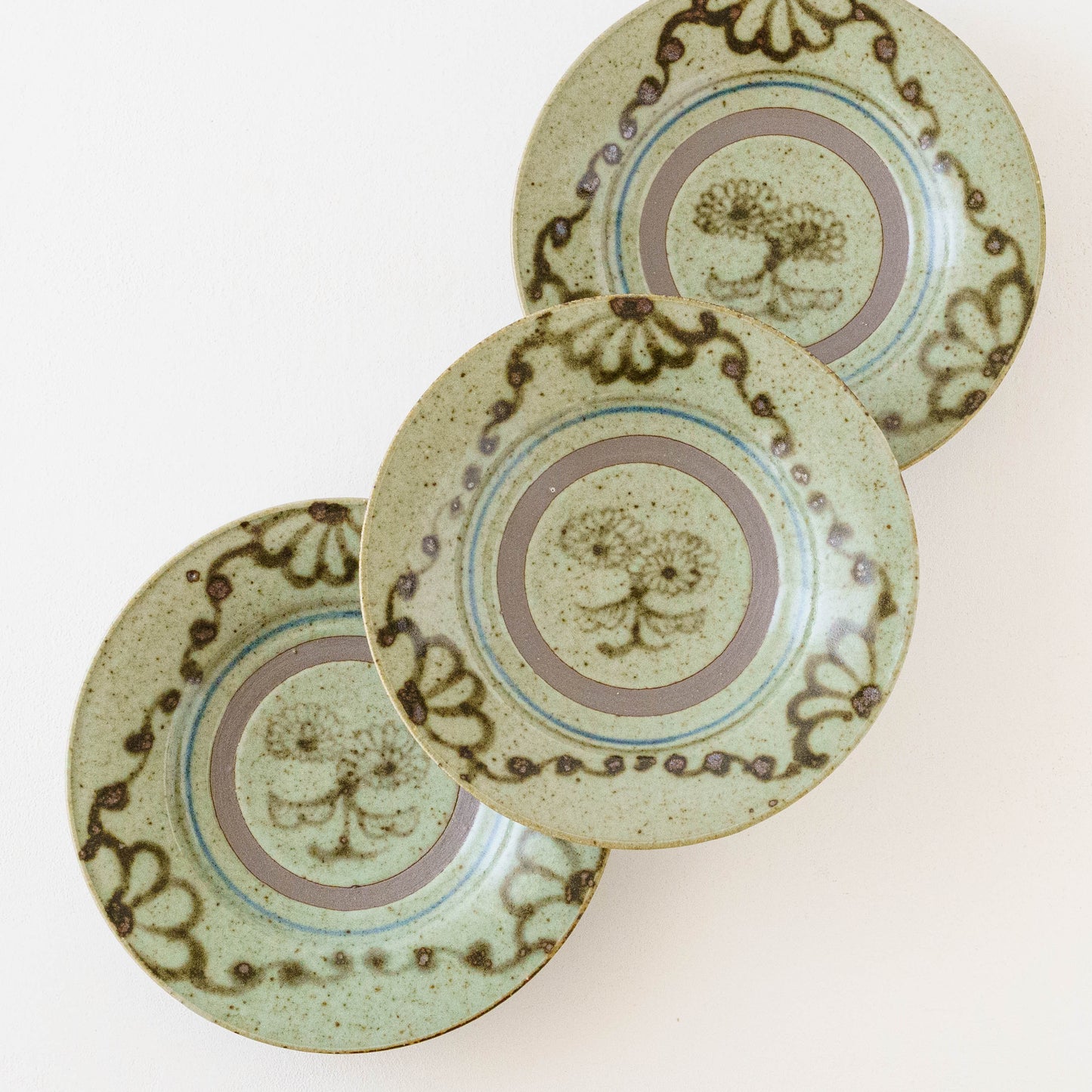 6.5寸縁付皿　鉄花絵｜皐月窯