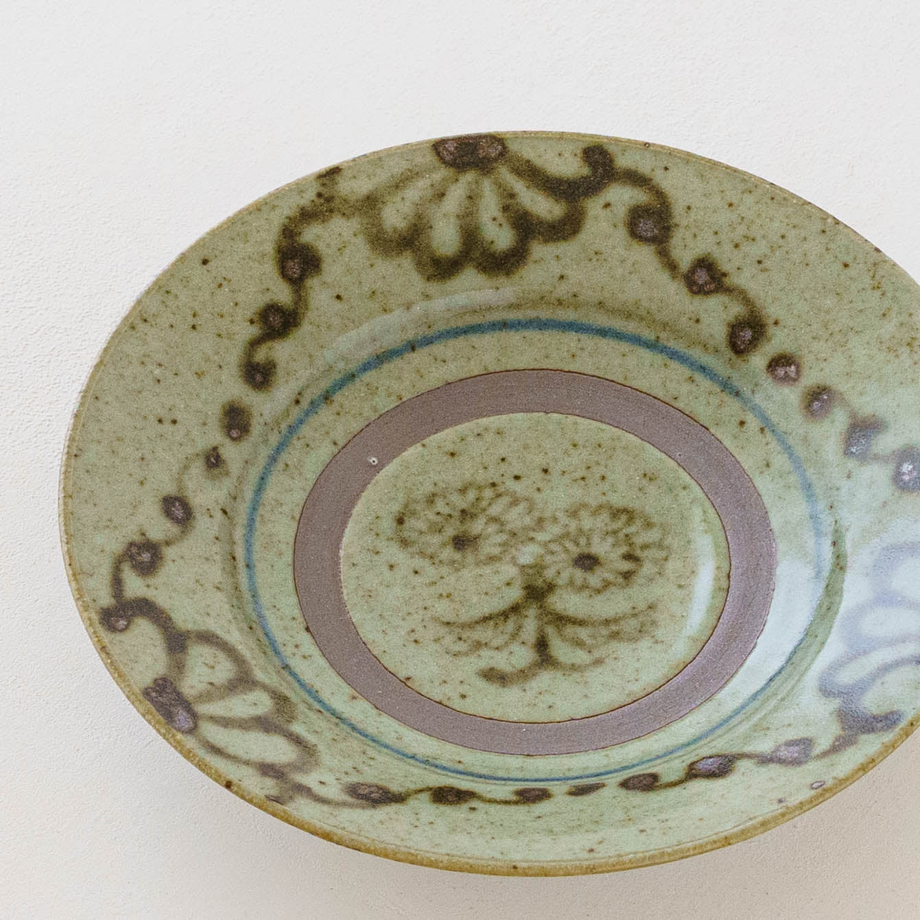 6.5寸縁付皿　鉄花絵｜皐月窯