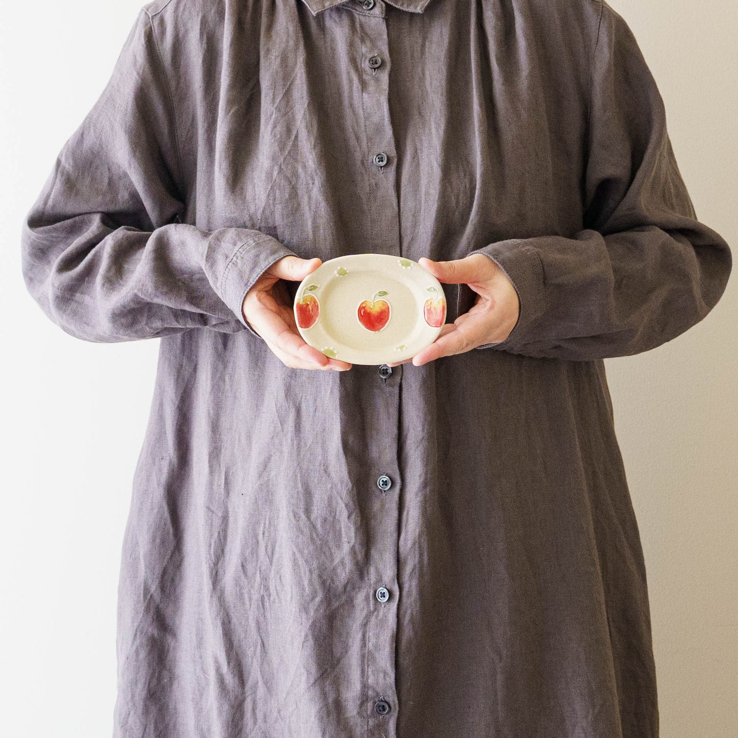 リムあり　オーバル豆皿　アップルドット｜中村佳菜子