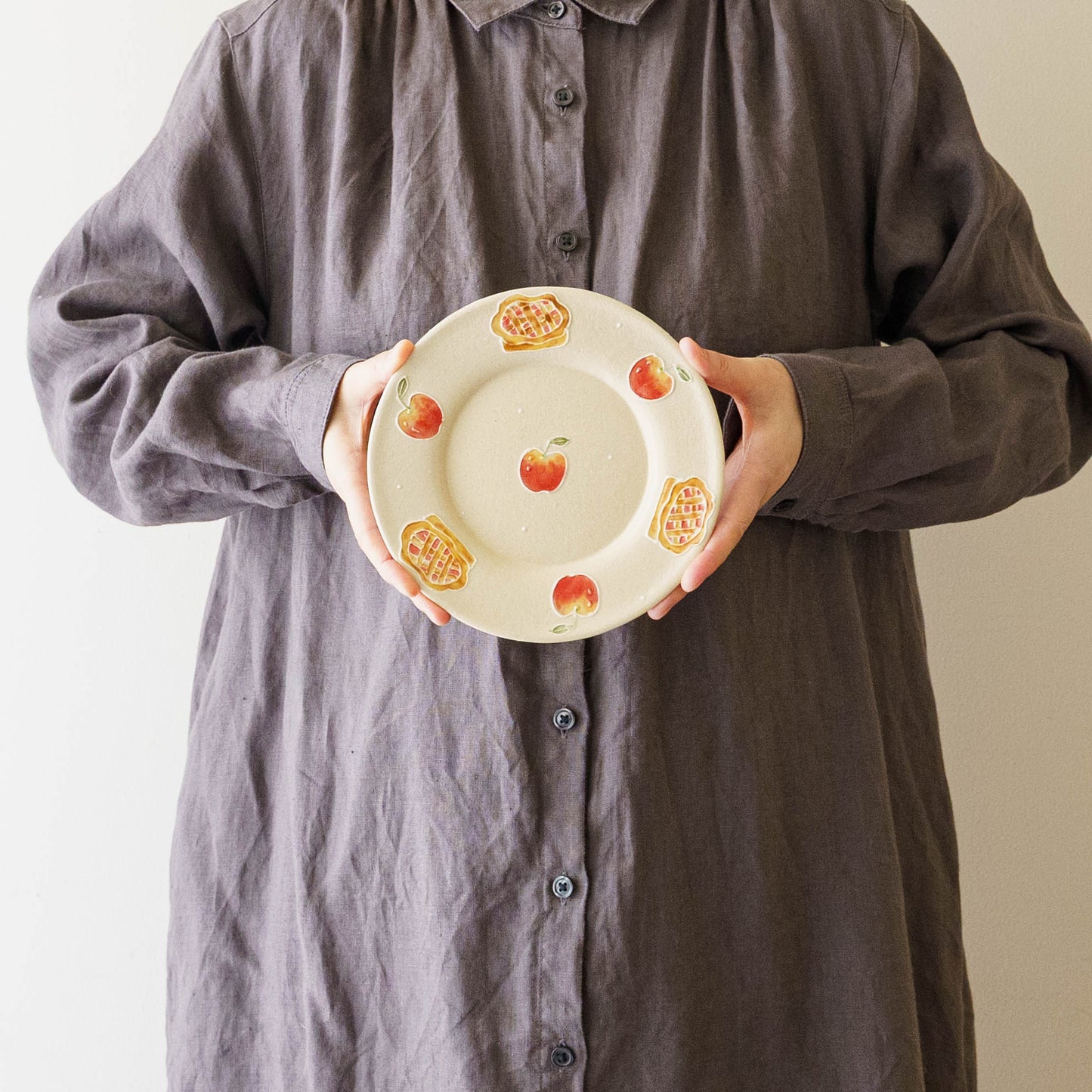 リムあり　丸皿M幅W　アップルパイ｜中村佳菜子