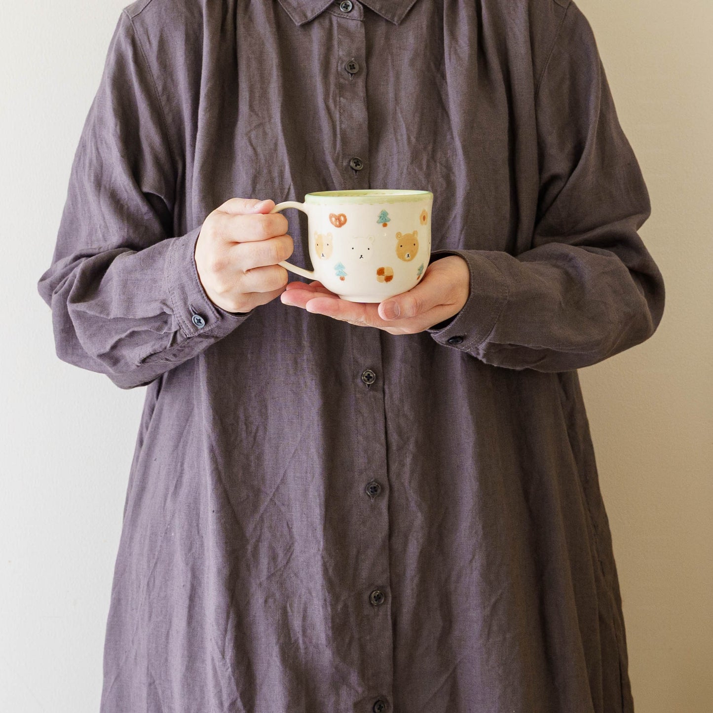 マグカップ　くまとクッキー（透明釉）｜大田亜樹