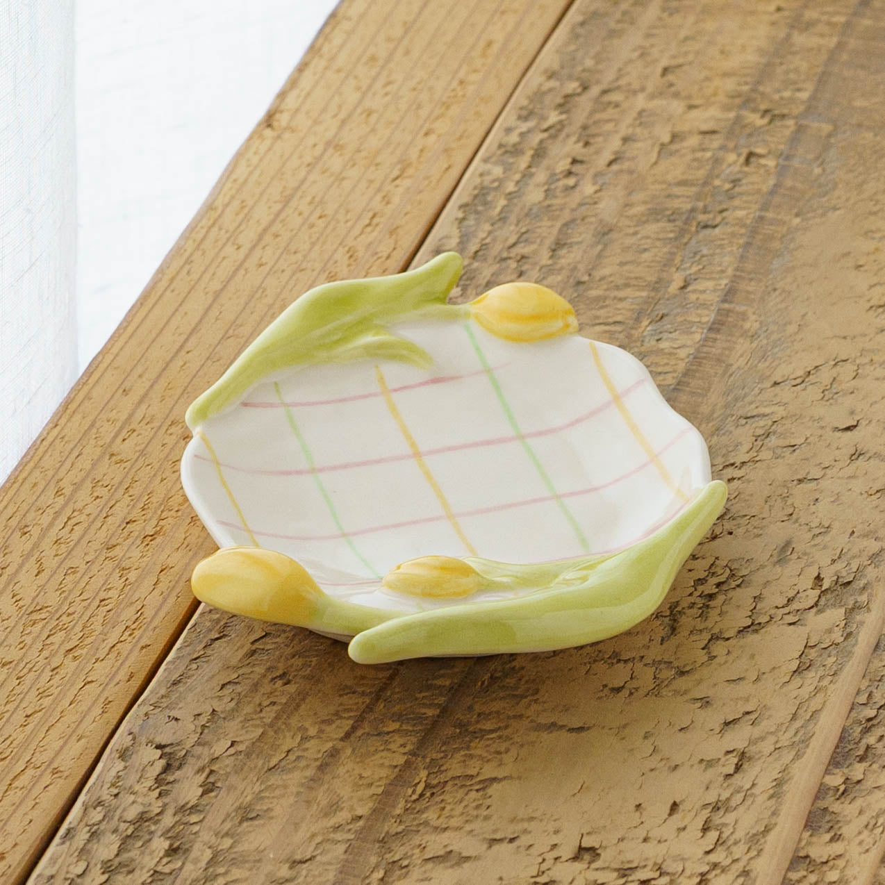 Tulip small plate C | Oya Sairi