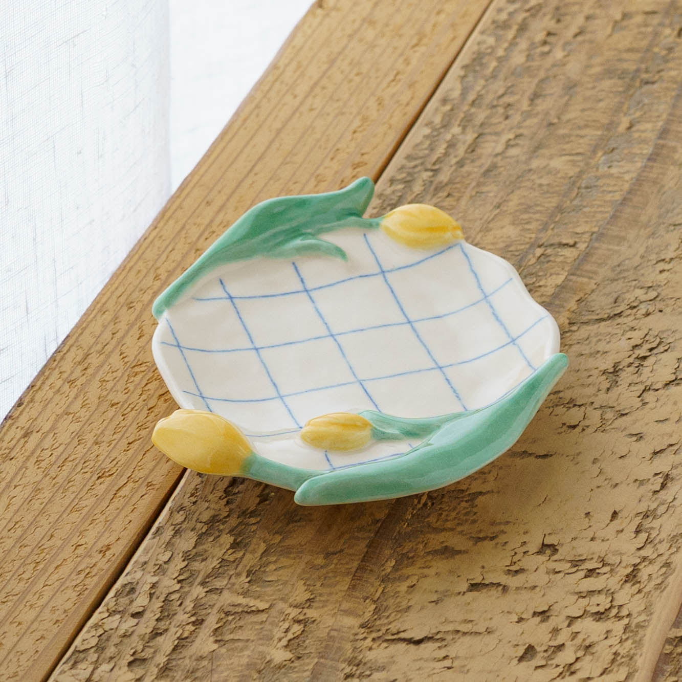 Tulip small plate H | Oya Sairi