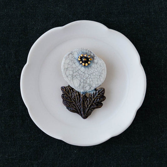 Large white flower |  Minami Nonomura